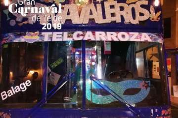La  carroza anunciadora del Carnaval recorrió este miércoles el centro de la ciudad (Foto TA)